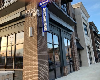 Bru Burger Brownsburg Exterior