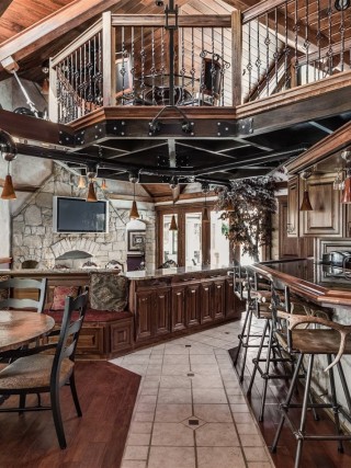 Lizton Lodge Interior