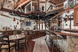 Lizton Lodge Interior