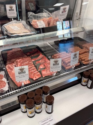 Roots Market + Eatery_Market